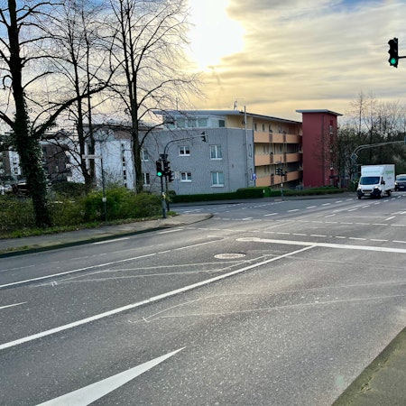 Blick auf die Landesstraße 291 in Burscheid, Richtung Leverkusen