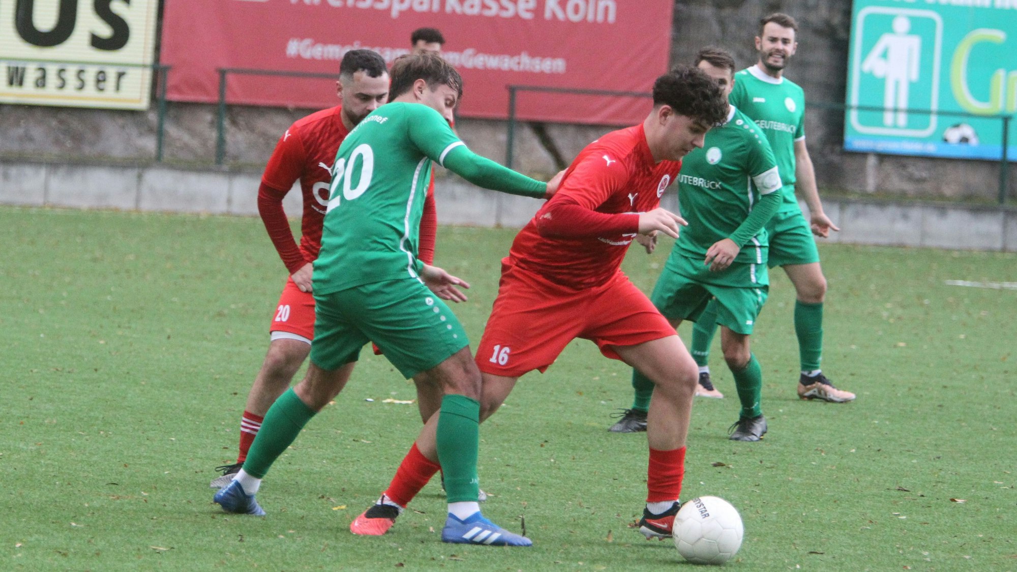 Der Bad Honnefer Elhan Islamovic (links) droht beim Heimspiel auszufallen.