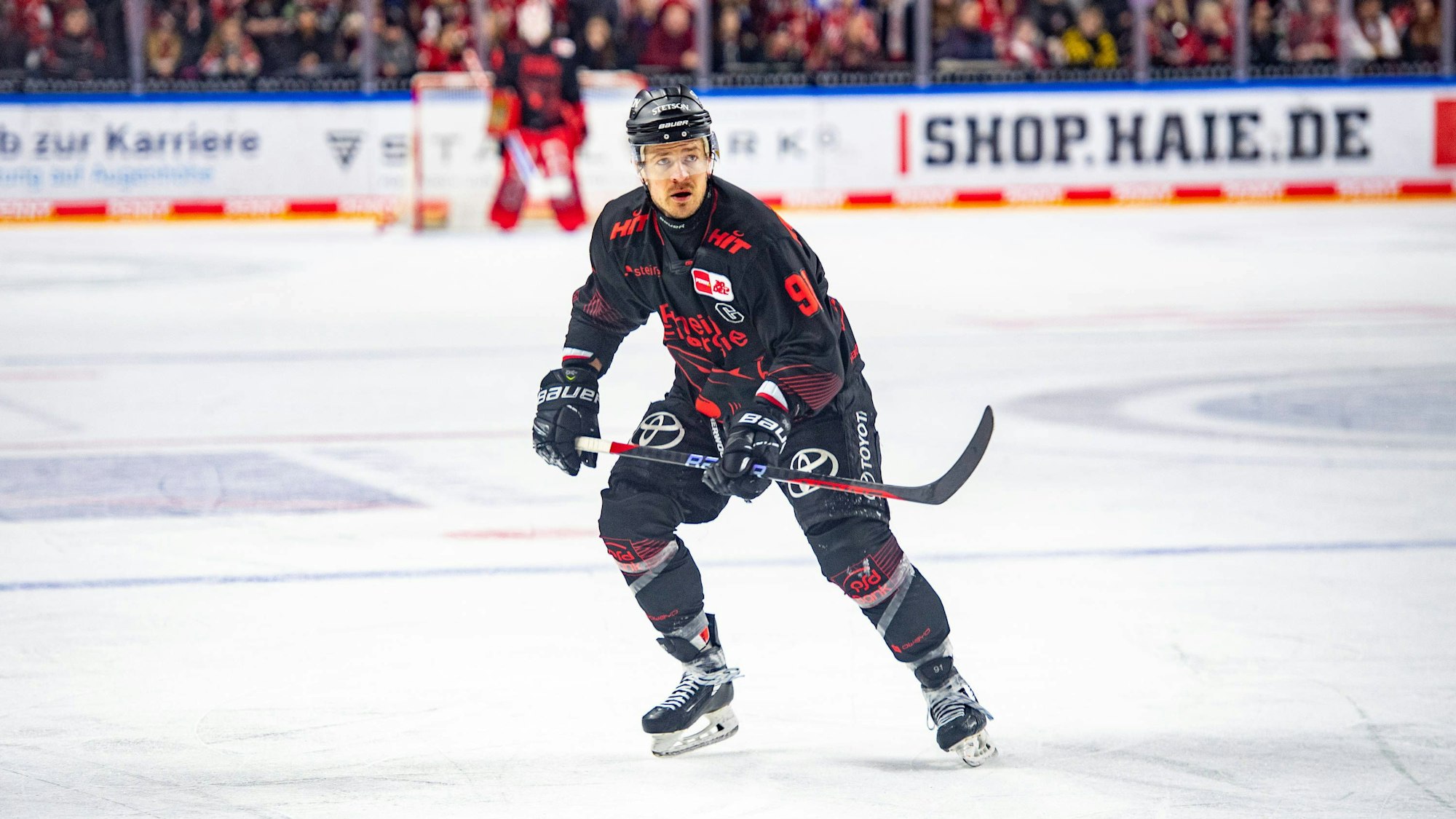 Kapitän Moritz Müller im Spiel für die Kölner Haie