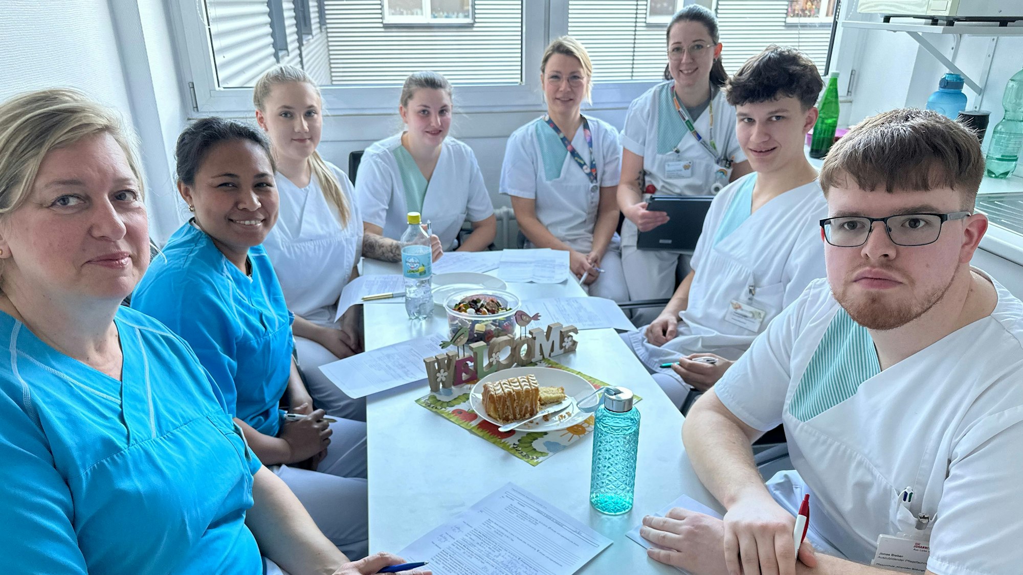 Auszubilkdende führen einen Tag lang eine Staion der Asklepios Kinderklinik