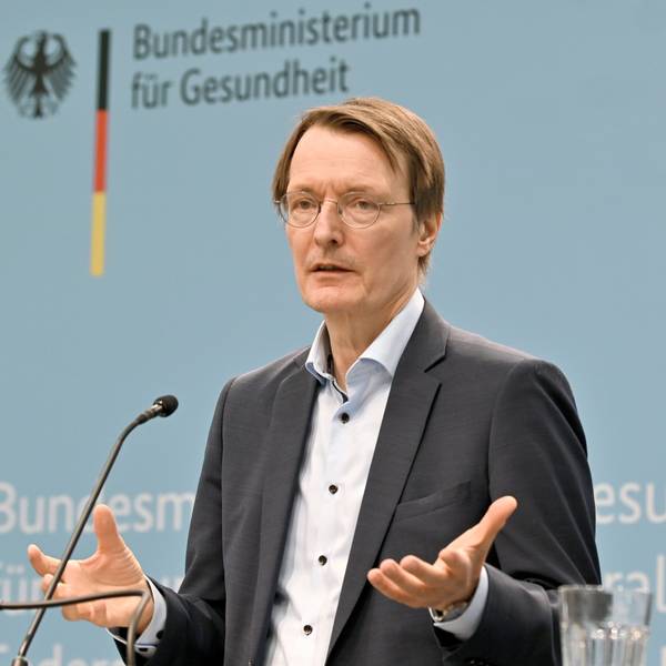 Karl Lauterbach (SPD), Bundesminister für Gesundheit, nimmt an einer Pressekonferenz teil. (Archivbild)