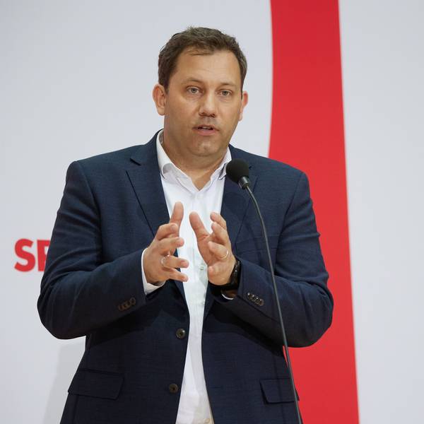 Lars Klingbeil (SPD), Bundesvorsitzender, gibt ein Statement nach einer Klausurtagung des SPD-Parteivorstandes im Willy-Brandt-Haus.