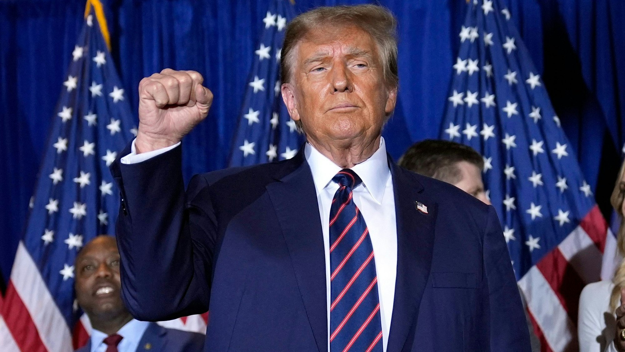 Donald Trump will für die Republikaner erneut US-Präsident werden. Gleichzeitig laufen gegen den 77-Jährigen zeitgleich vier Prozesse. (Archivbild)