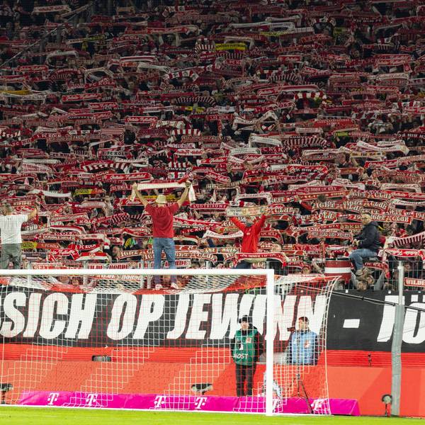 FC-Fans in der Kölner Südkurve vor dem Spiel gegen RB Leipzig.