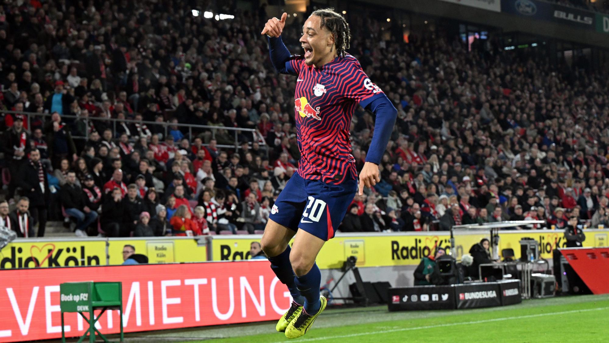 „Unglücklicher Ort“: Xavi Simons jubelt vor der Kölner Südtribüne über sein Tor zum 1:0 in Köln.