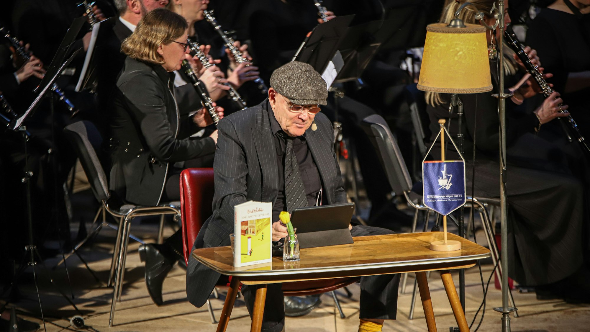 Klaus Prangenberg liest Emil und die Detektive vor.