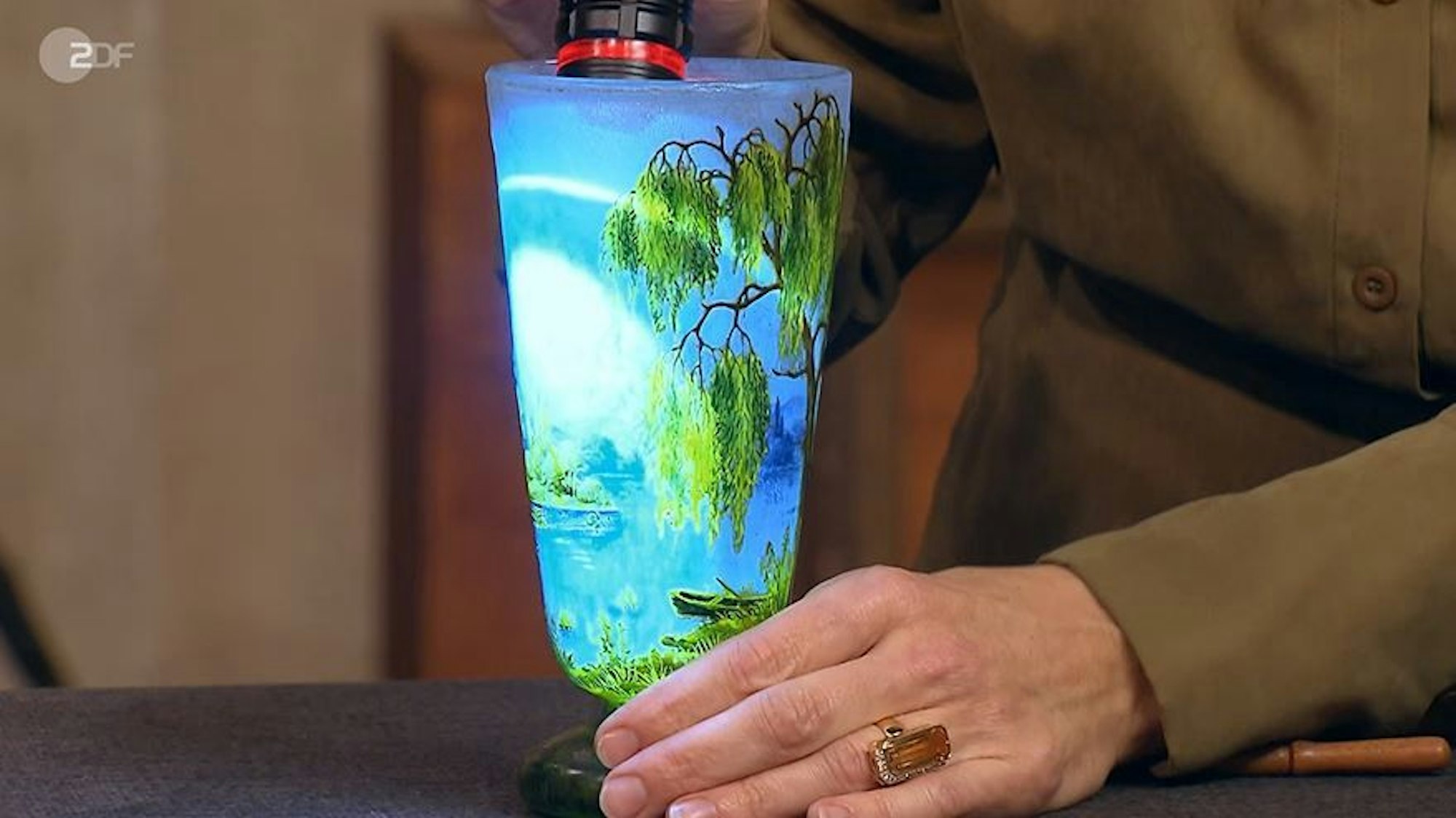 Die Vase zeigt durch ihre spezielle Fertigung einen 3D-Effekt.