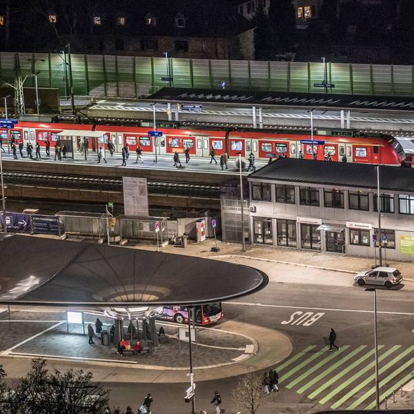 Der Bahnhof Leverkusen-Mitte kommt in der Bewertung Der Bahnhof Leverkusen-Mitte kommt in der Bewertung ordentlich weg, auch wenn die Aufzüge fehlen.weg.