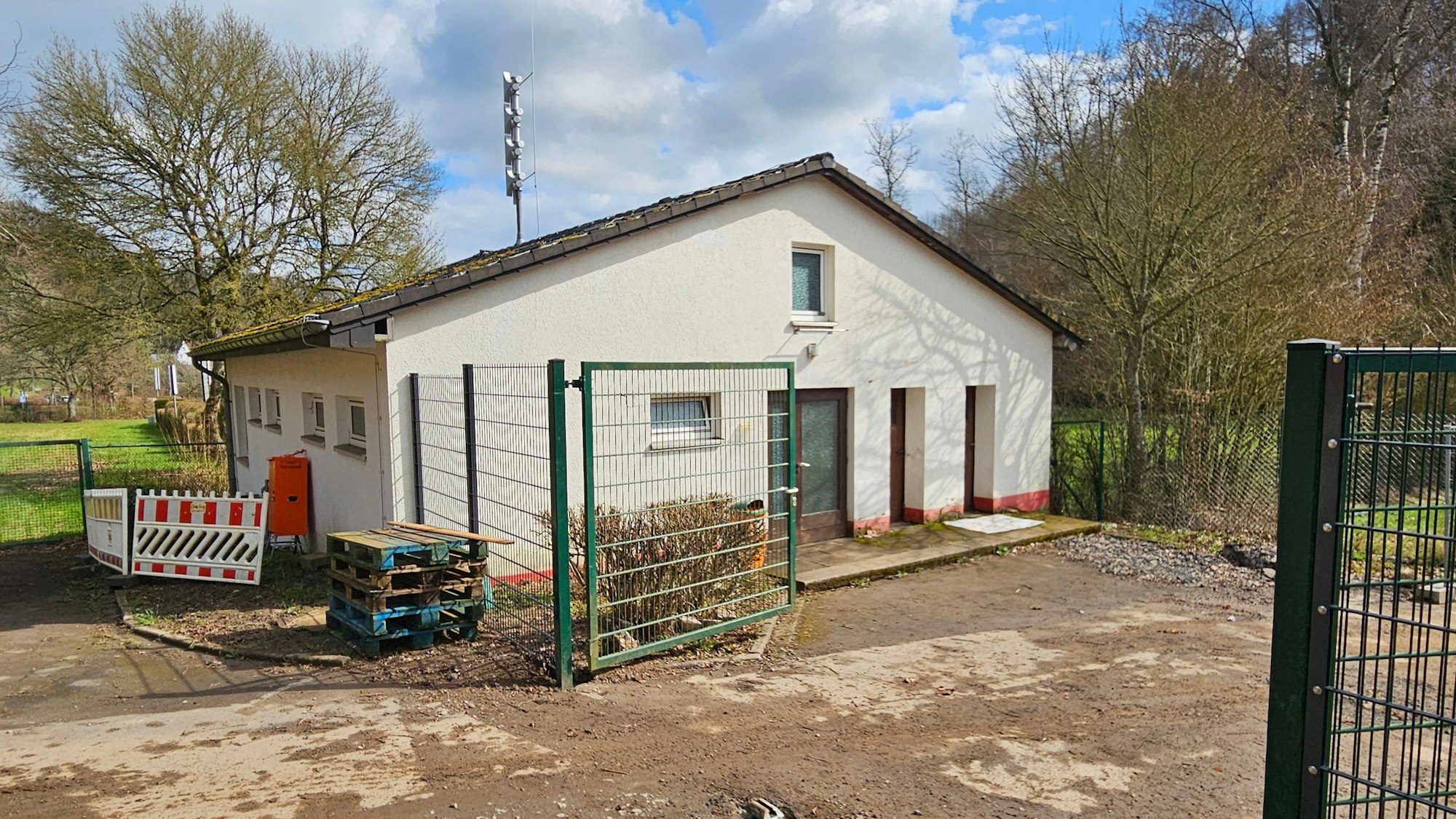 Blick auf das alte Sportheim.