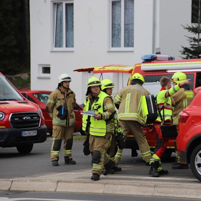 Die Belastungen für die hauptamtlichen Feuerwehrleute, wie hier bei einem Einsatz in Siegburg, sind hoch.