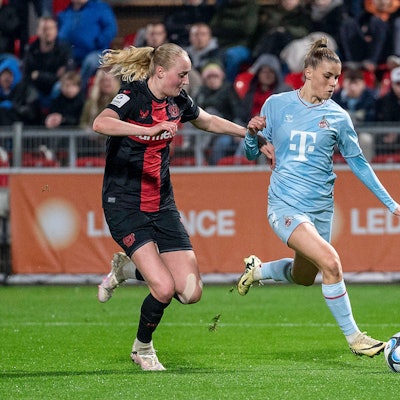 Zweikampf zwischen Emilie Bragstad Bayer 04 Leverkusen, 14 und Selina Cerci 1. FC Koeln, 29, rechts. Fussball: Google Pixel Frauen-Bundesliga, Saison 2023/2024, 16. Spieltag, Bayer 04 Leverkusen - 1. FC Koeln am 18.03.2024 im Ulrich-Haberland Stadion in Leverkusen. Wichtiger Hinweis: Gemaess den Vorgaben der DFL Deutsche Fussball Liga bzw. des DFB Deutscher Fussball-Bund ist es untersagt, in dem Stadion und/oder vom Spiel angefertigte Fotoaufnahmen in Form von Sequenzbildern und/oder videoaehnlichen Fotostrecken zu verwerten bzw. verwerten zu lassen. Foto: Kirchner-Media/TH *** duel between Emilie Bragstad Bayer 04 Leverkusen, 14 and Selina Cerci 1 FC Koeln, 29 , right Football Google Pixel Womens Bundesliga, Season 2023 2024, Matchday 16, Bayer 04 Leverkusen 1 FC Koeln on 18 03 2024 at Ulrich Haberland Stadium in Leverkusen Important notice According to the regulations of the DFL German Football League or the DFB German Football Association it is prohibited, to utilize or have utilized photographs taken in the stadium and / or of the match in the form of sequential images and / or video-like photo series Foto Kirchner Media TH Copyright: xKirchner-Media/THx