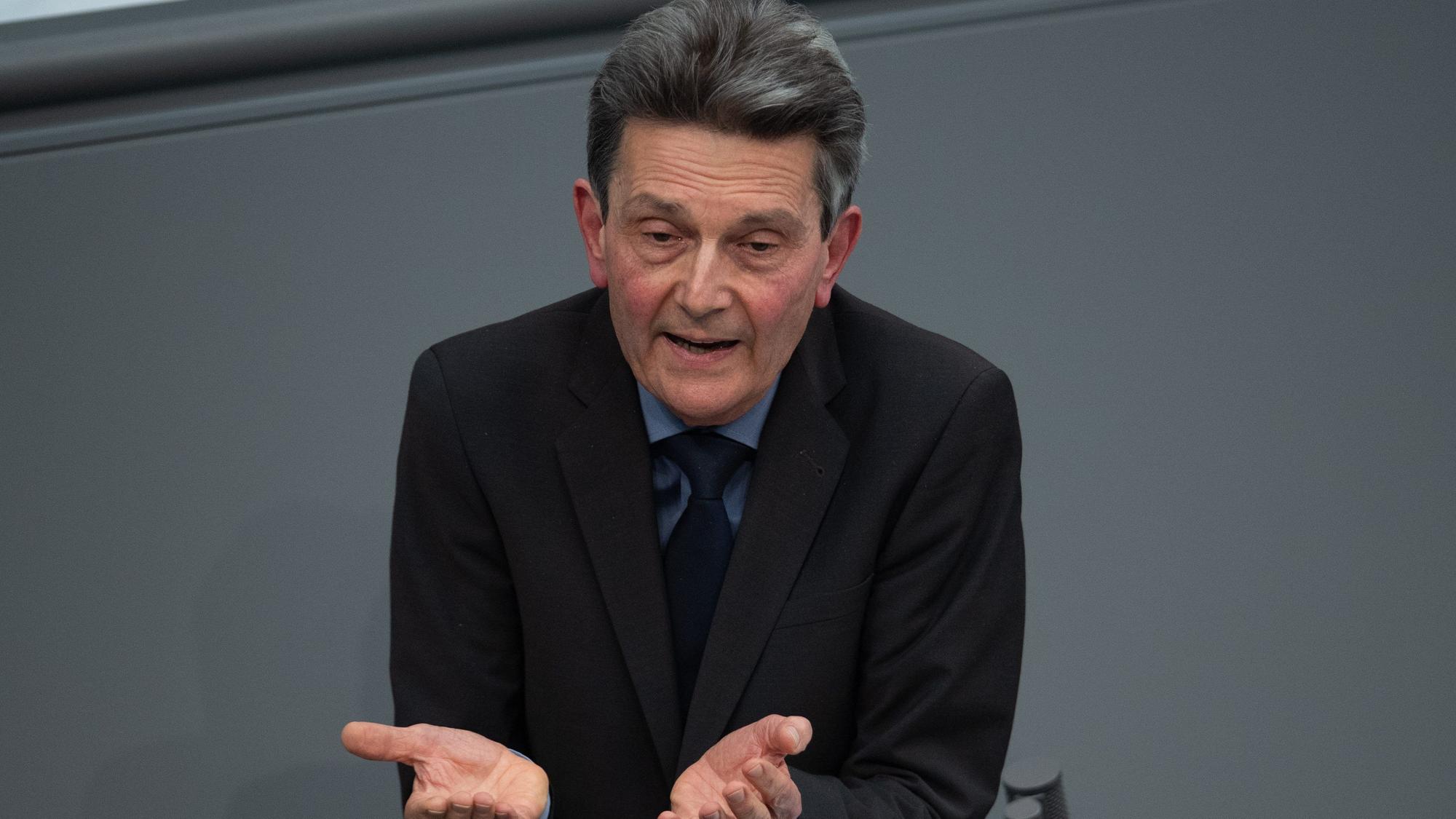 Rolf Mützenich, Fraktionsvorsitzender der SPD, spricht während der 157. Sitzung des Bundestages.
