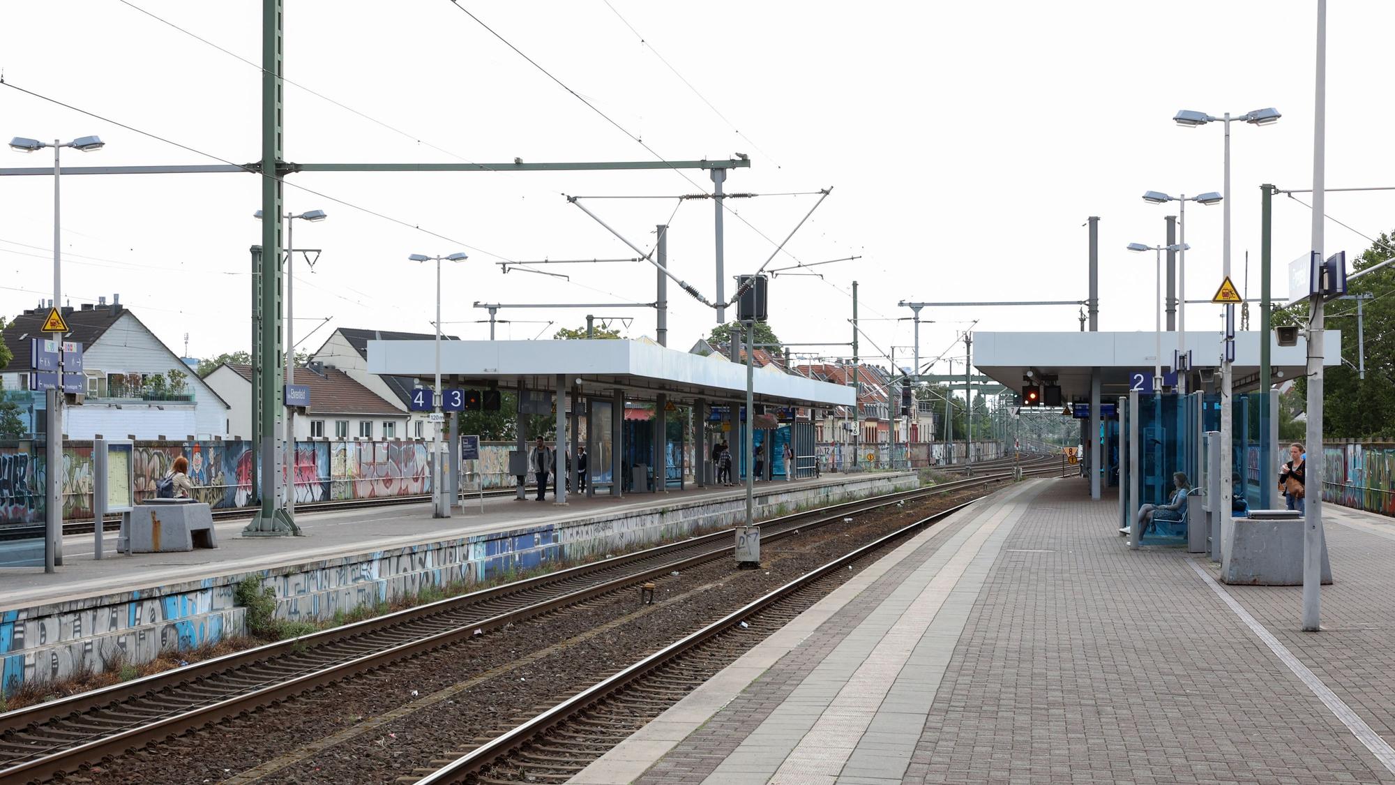 Gleise am Bahnhof Ehrenfeld in Köln