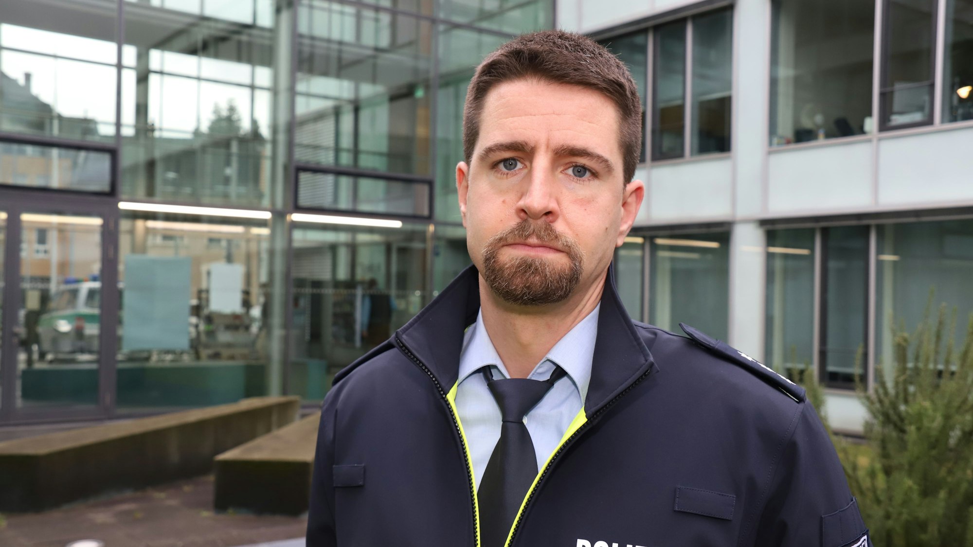 GdP-Kreisvorsitzender Bernhard Göbel äußert sich zu den Überstundenregelungen des Innenministers.