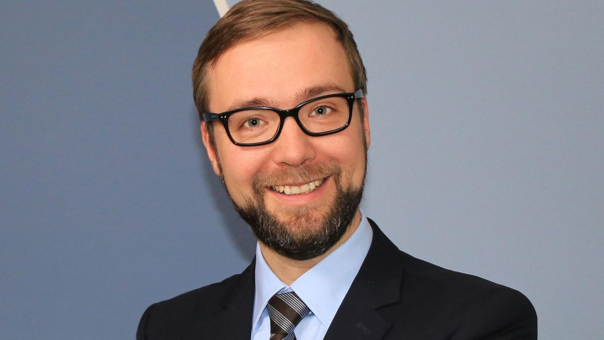 Porträt von Fiete Wulff, Pressesprecher der Bundesnetzagentur.
