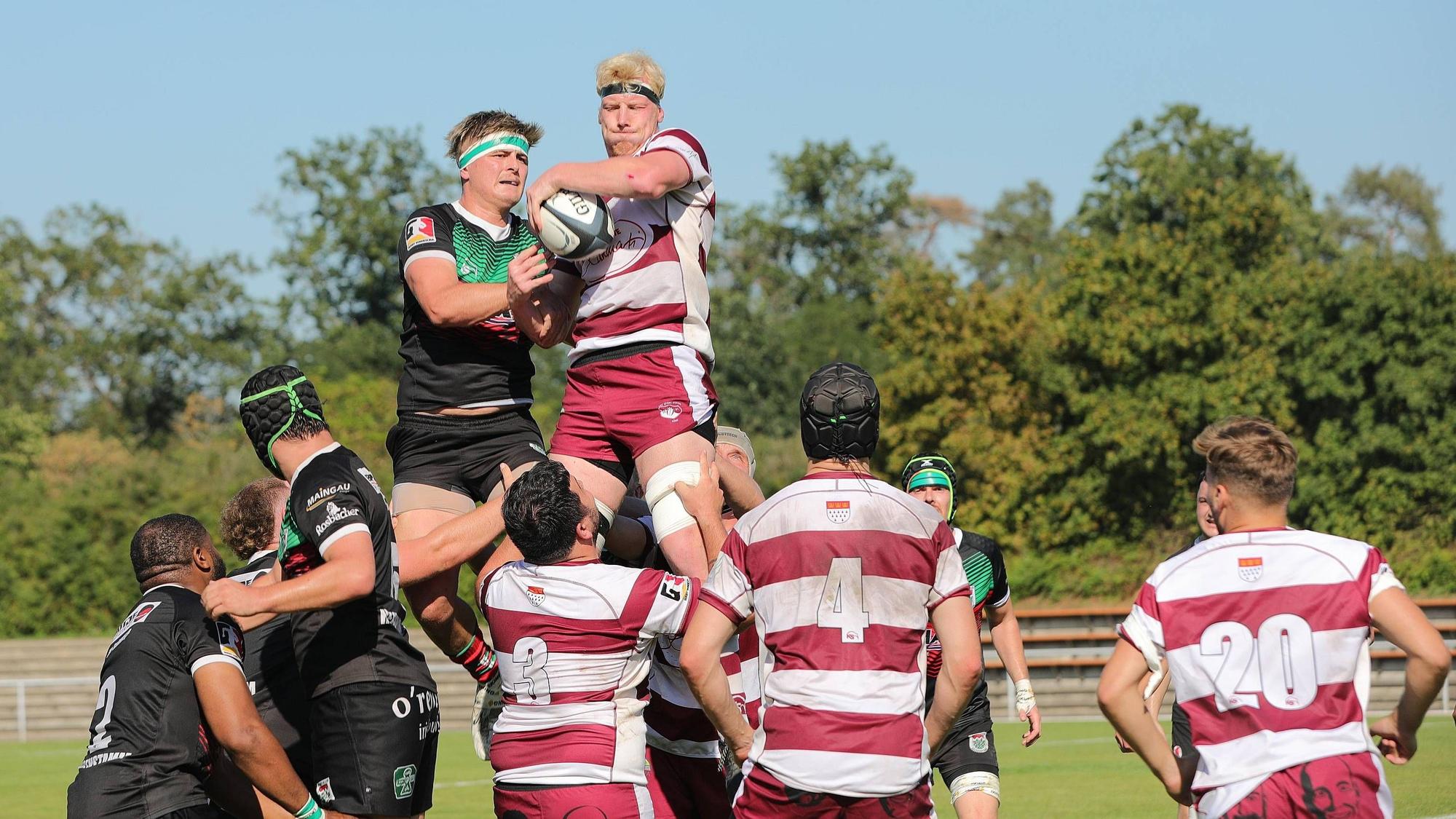 09.09.2023 Heusenstamm, Martinsee Rugby Bundesliga Süd/West 2023 Rugby RK Heusenstamm gegen RSV Köln Carson Dehnert 7, RK Heusenstamm gegen Philipp Dreyer RSV Köln *** 09 09 2023 Heusenstamm, Martinsee Rugby Bundesliga South West 2023 Rugby RK Heusenstamm vs RSV Cologne Carson Dehnert 7, RK Heusenstamm vs Philipp Dreyer RSV Cologne