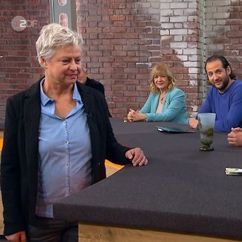 Händler David Suppes erhielt schließlich den Zuschlag für die Vase bei Bares für Rares.