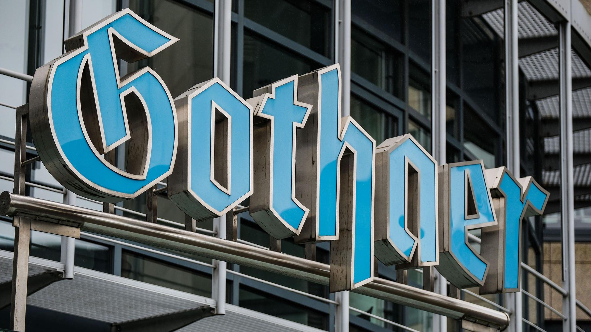 Köln: Ein Logo hängt über dem Sitz der Gothaer Versicherung. Die beiden Versicherungen Gothaer und Barmenia schließen sich zusammen.
