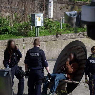 Eine Personenkontrolle am Ebertplatz im März.