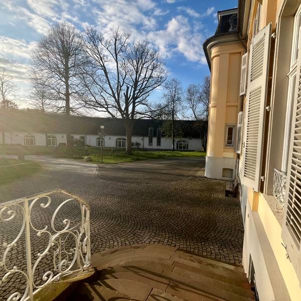 Schloss Morsbroich im Frühling 2024.