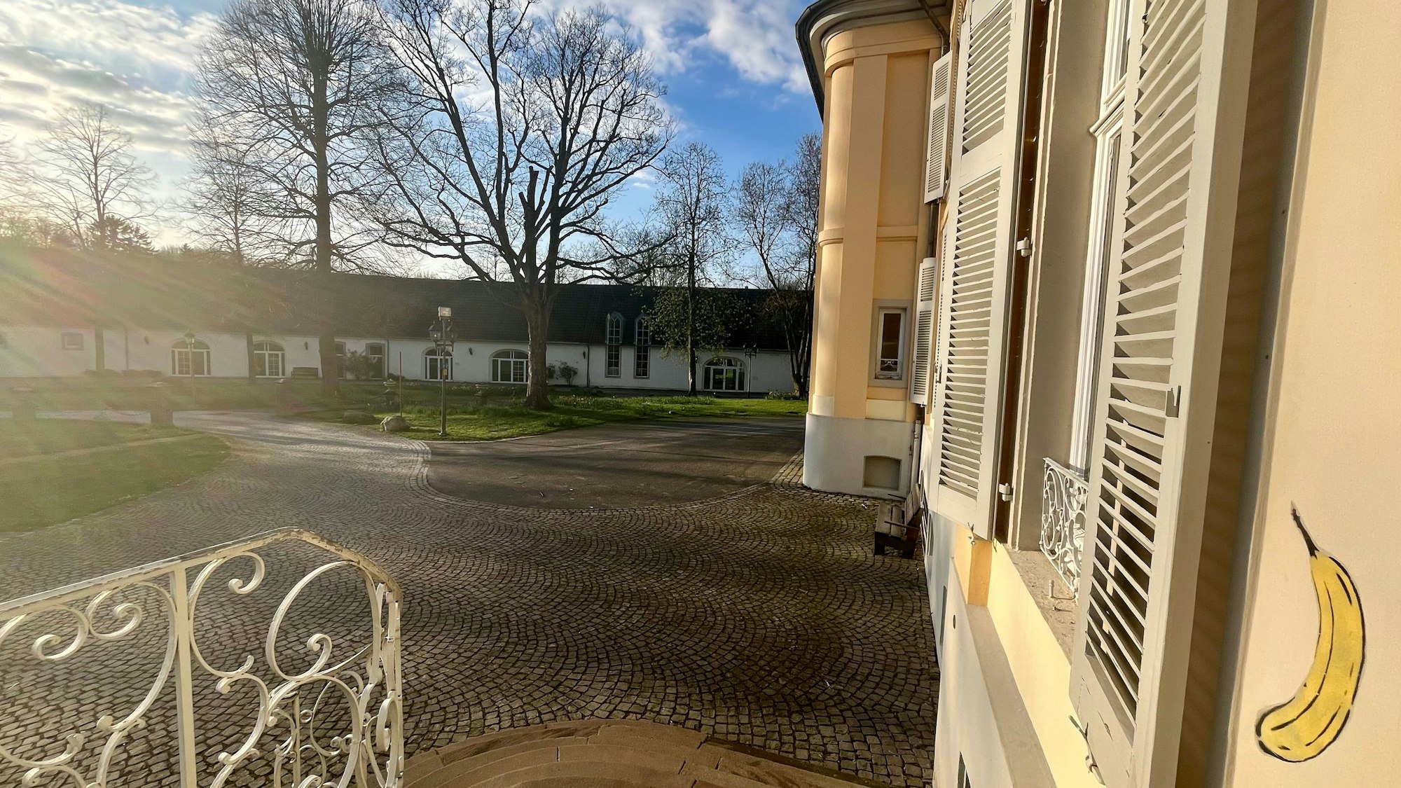 Schloss Morsbroich im Frühling 2024.