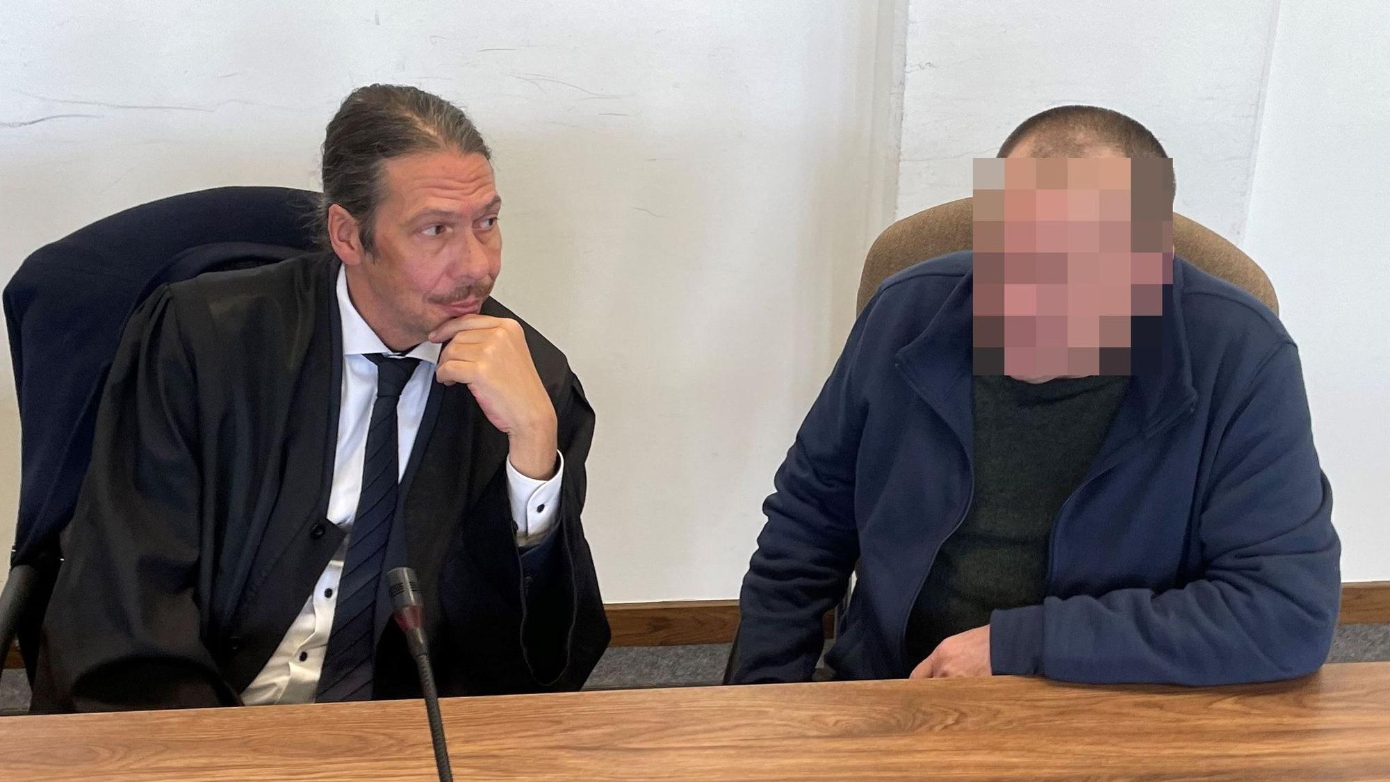 Der verurteilte Altenpfleger mit seinem Verteidiger Ingo Lindemann im Landgericht Köln