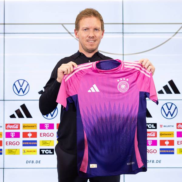 DFB - Pressekonferenz zur Kadernominierung für die Länderspiele gegen Frankreich und die Niederlande Bundestrainer Julian Nagelsmann stell das neue Auswärtstrikot vor. DFB-Pressekonferenz mit Bundestrainer Julian Nagelsmann auf dem DFB-Campus in Frankfurt am Main am 14. März 2024., Frankfurt am Main Hessen Deutschland DFB-Campus *** DFB press conference on the squad nomination for the international matches against France and the Netherlands National coach Julian Nagelsmann presents the new away jersey DFB press conference with national coach Julian Nagelsmann at the DFB Campus in Frankfurt am Main on March 14, 2024 , Frankfurt am Main Hessen Germany DFB Campus