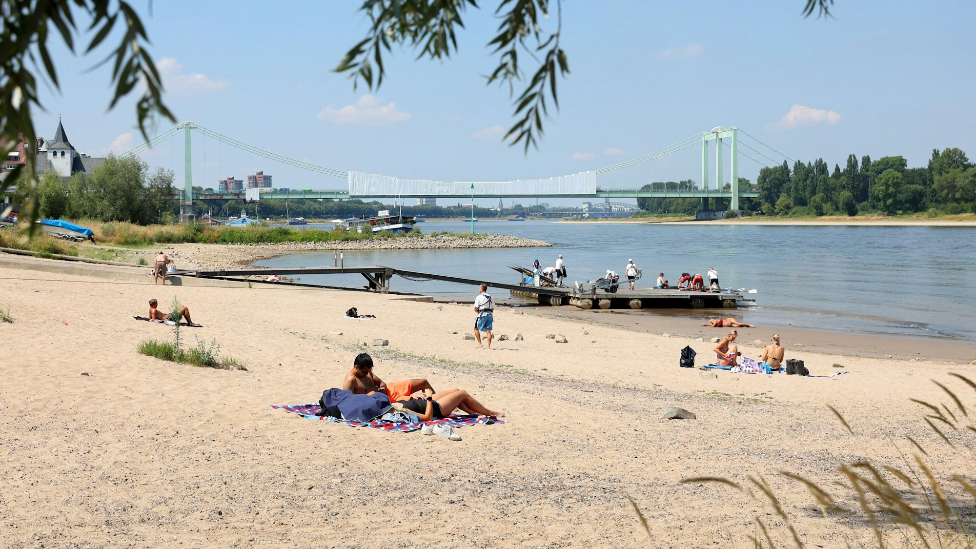 23.07.2022
Köln:
Reportage am Rhein:
Rodenkirchener Riviera
Foto:Martina Goyert