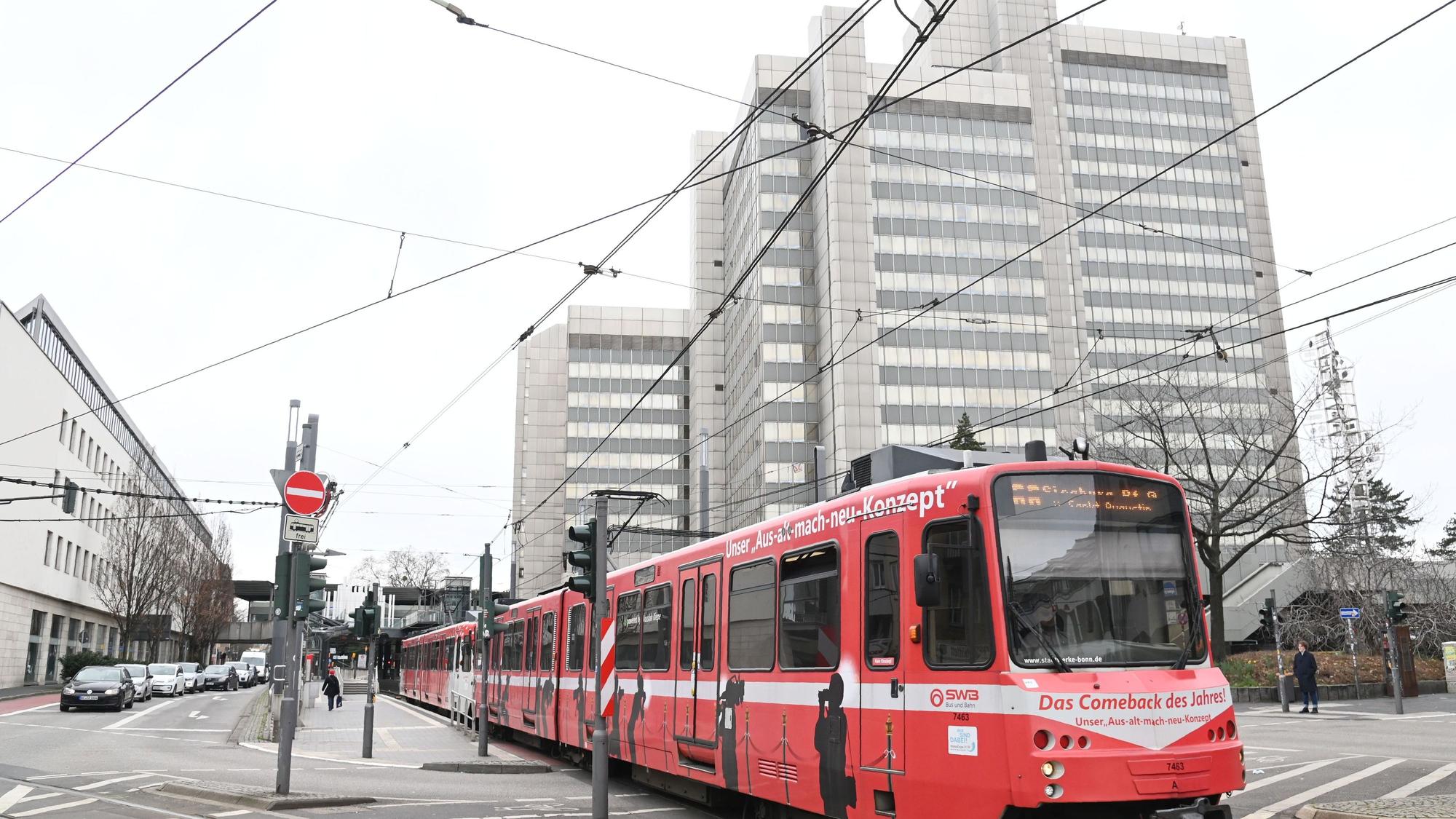 Das Stadthaus Bonn ist sanierungsbedürftig. Die Probleme mit den verrosteten Stützpfeilern auf den Parkdecks sollen gravierender sein als erwartet.