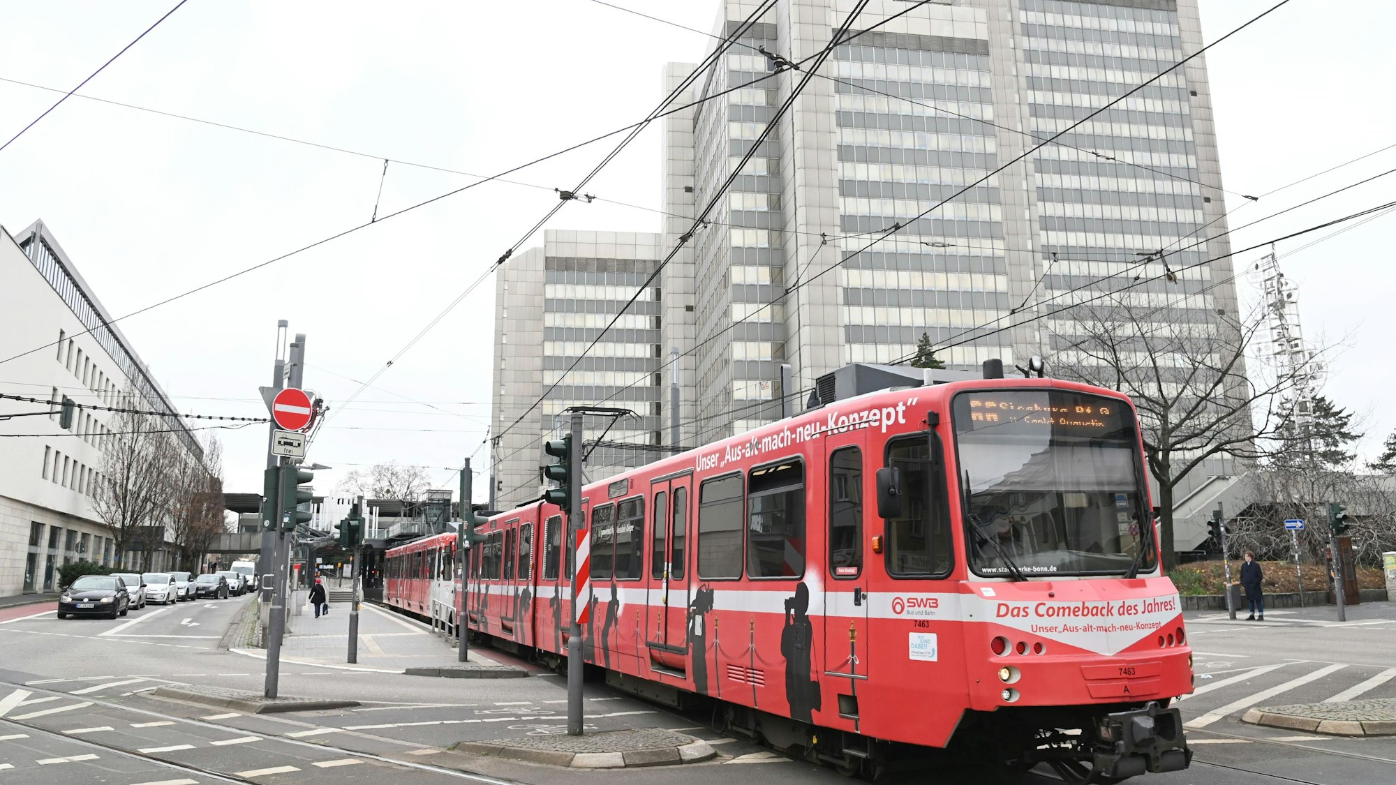 21.02.2024 Bonn. Das Stadthaus Bonn ist sanierungsbedürftig. Die Probleme mit den verrosteten Stützpfeilern auf den Parkdecks sollen gravierender sein als erwartet.