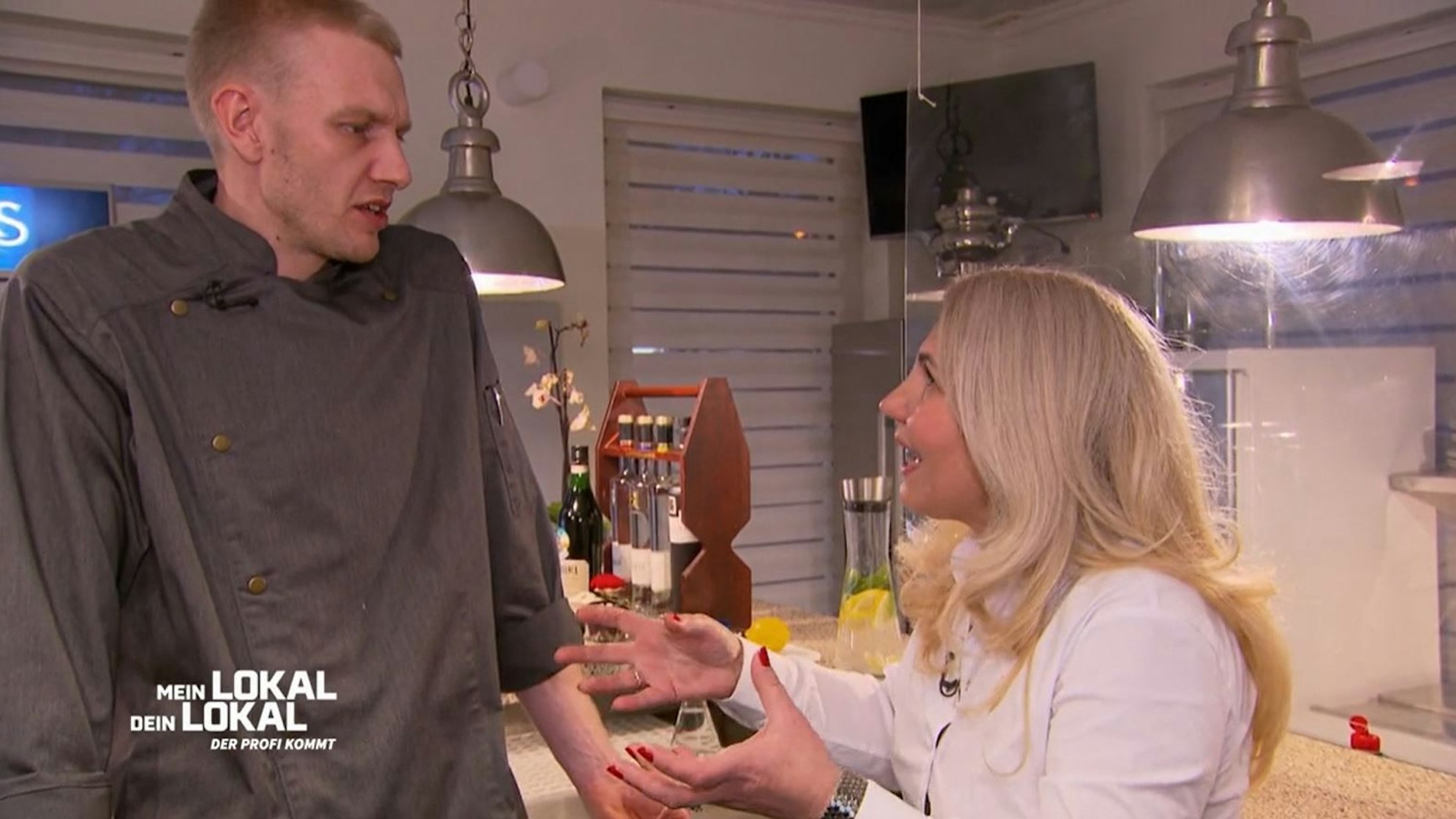 Lavinia Prösch diskutiert bei „Mein Lokal, Dein Lokal“ mit ihrem Chefkoch Stefan Jülich.