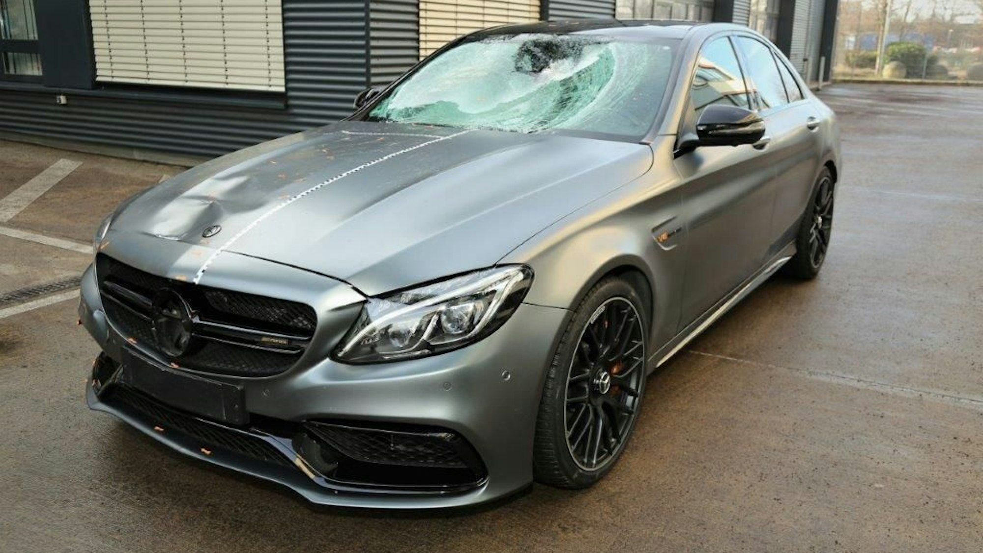 Mit diesem Mercedes-AMG S C63 raste der Angeklagte in Köln-Deutz den Fußgänger tot.