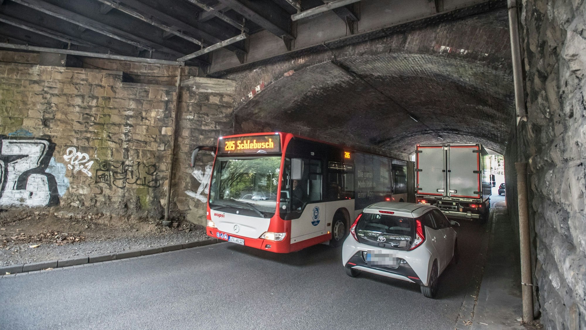 Lützenkirchener Straße: Bahn und Balkanexpress-Brücke soll ersetzt werden. Radweg, Planfeststellungsverfahren