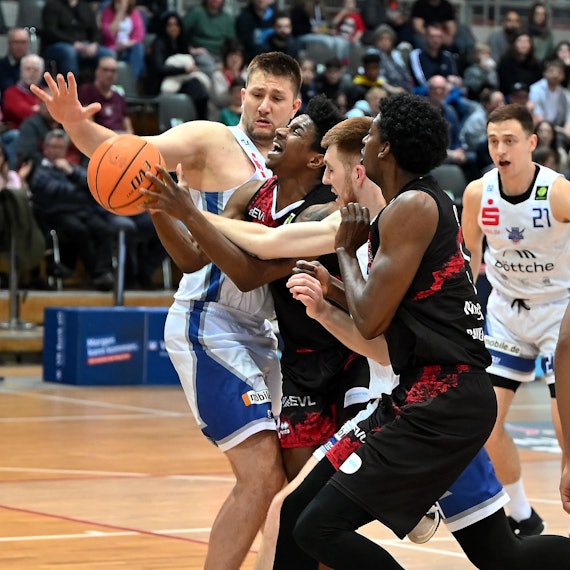 09.03.2024, Basketball-Bayer Giants Leverkusen-TKS 49
am Ball: Trey McBride (Giants)
Foto: Uli Herhaus