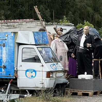 Neben Alfred Hitchcock erwarb ein privater Sammler auch viele weitere Figuren aus der geschlossenen Kult-Attraktion Hollywood Tour im Phantasialand.