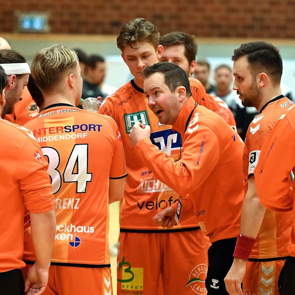 26.01.2024, Handball-Tus Opladen-Bergische Panther
mitte: TR: Marcel Mutz (Berg Panther)
Foto: Uli Herhaus