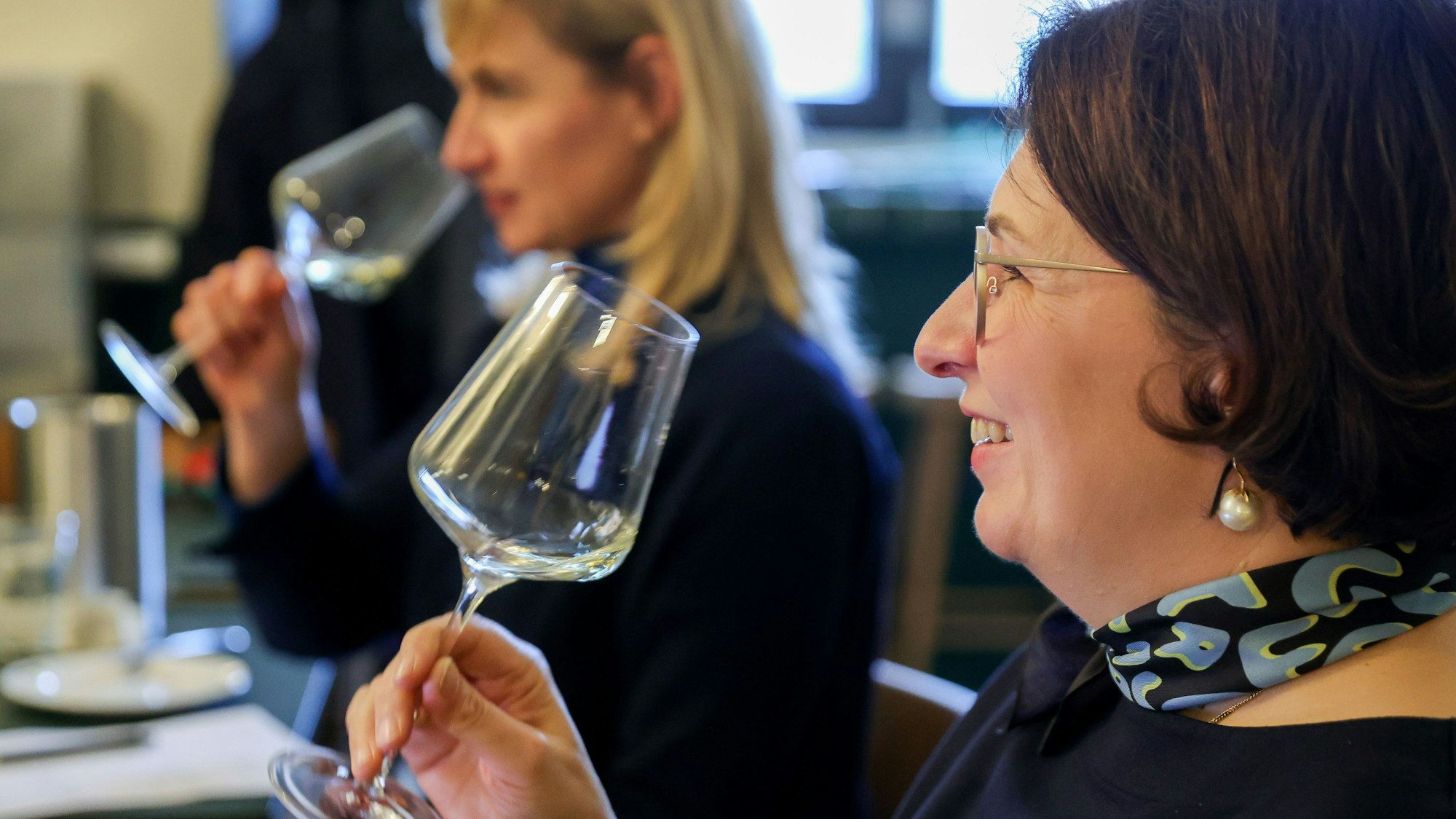 Romana Echensperger bei einem Wein-Test