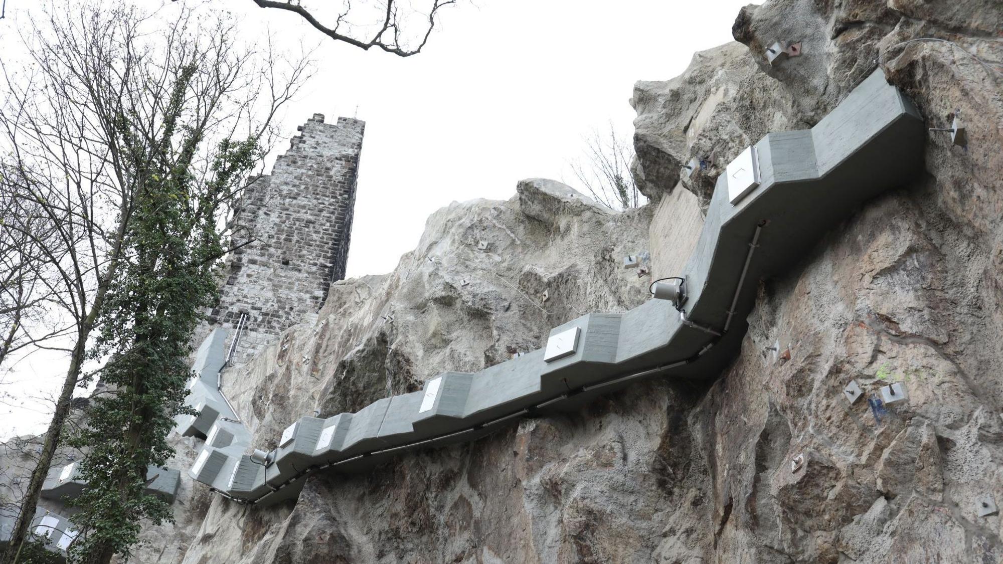 Die Südseite des Drachenfels mit erneuerten Ankern und Betonkragen.