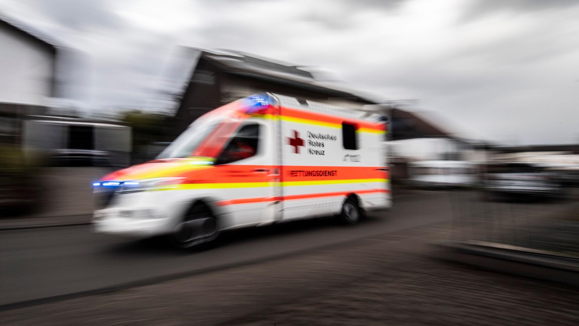 An einer Schule in Dresden mussten die Rettungskräfte anrücken – hier wurde Reizgas versprüht (Symbolbild).