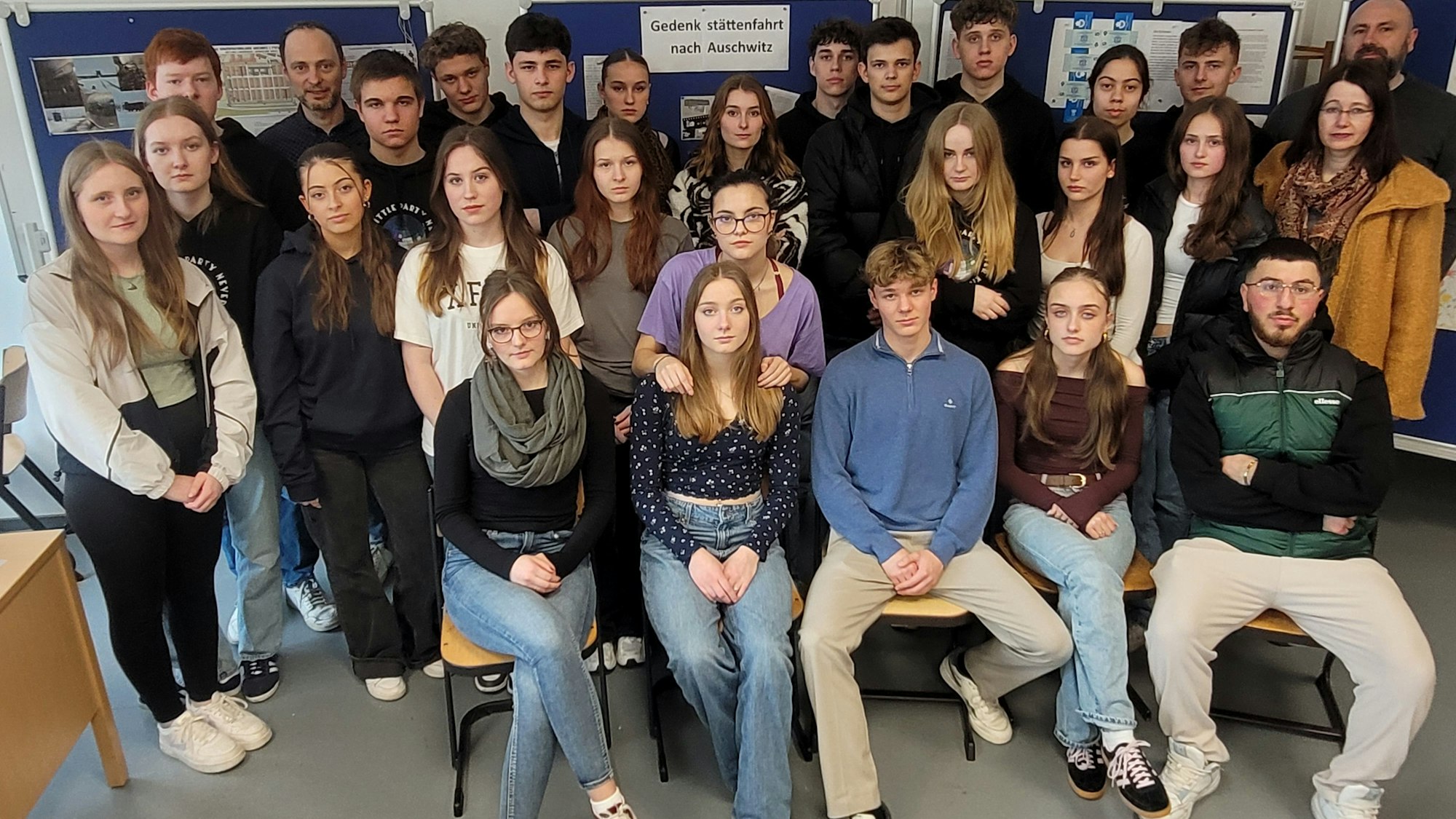 In Texten und Bildern haben die Schülerinnen und Schüler des Freiherr-vom-Stein-Gymnasiums Rösrath ihre Eindrücke aus Auschwitz verarbeitet.