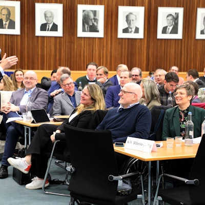 Finanzminister Christian Lindner auf dem Kreisparteitag der FDP in Bergisch Gladbach - seine Partei ist vor Ort zerstritten.