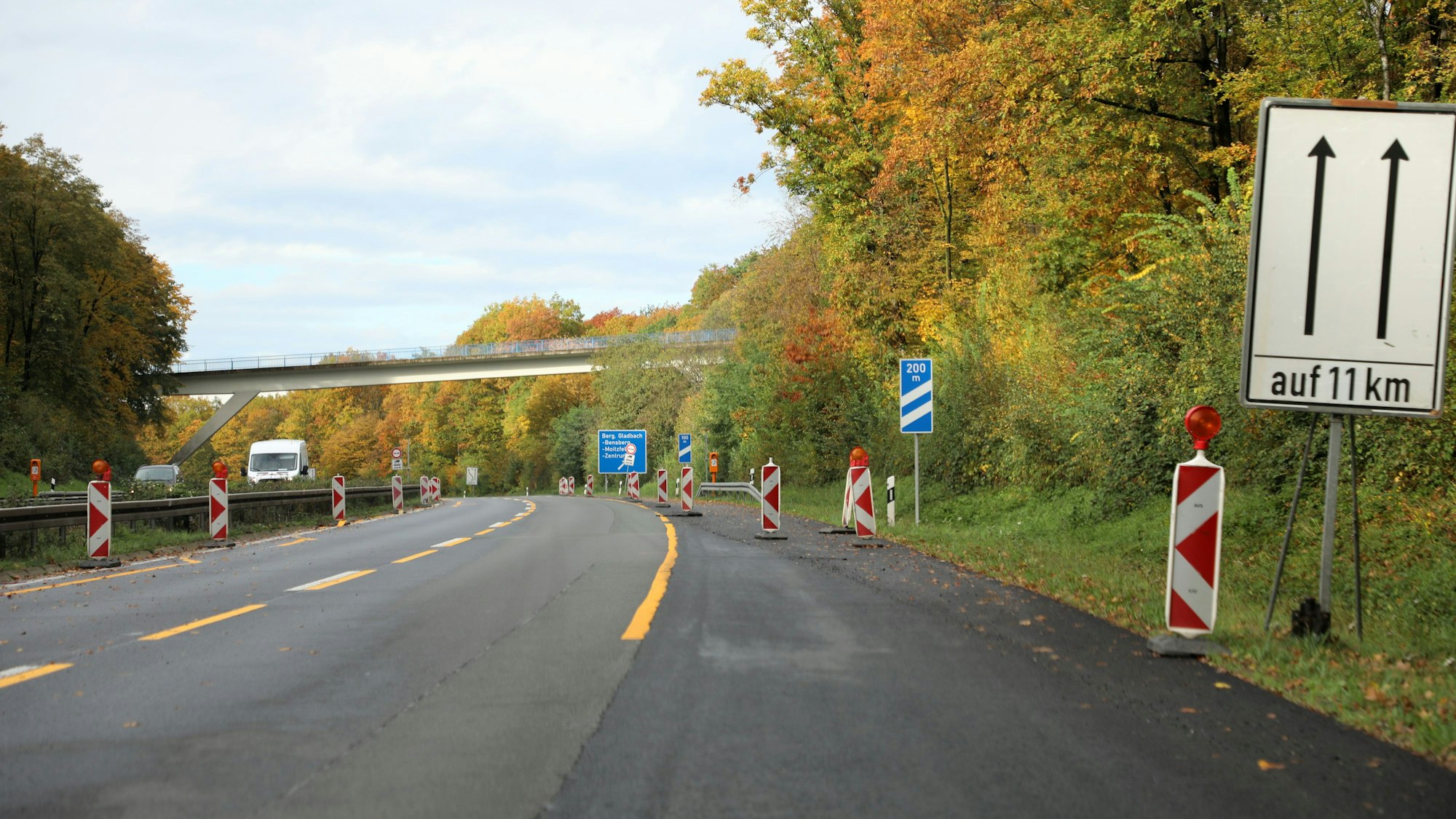 Eine Baustelle auf der A4 in Rhein-Berg.