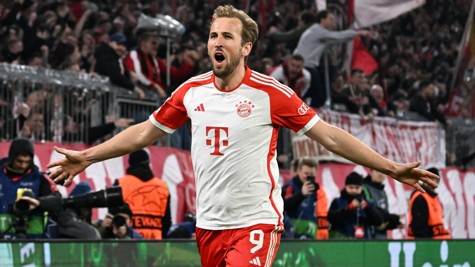 Bayern Münchens Stürmer Harry Kane hat bereits mehr als 30 Tore erzielt. Seinen starken Schuss könnte er aber auch in einer anderen Sportart einsetzen. (Archivbild)