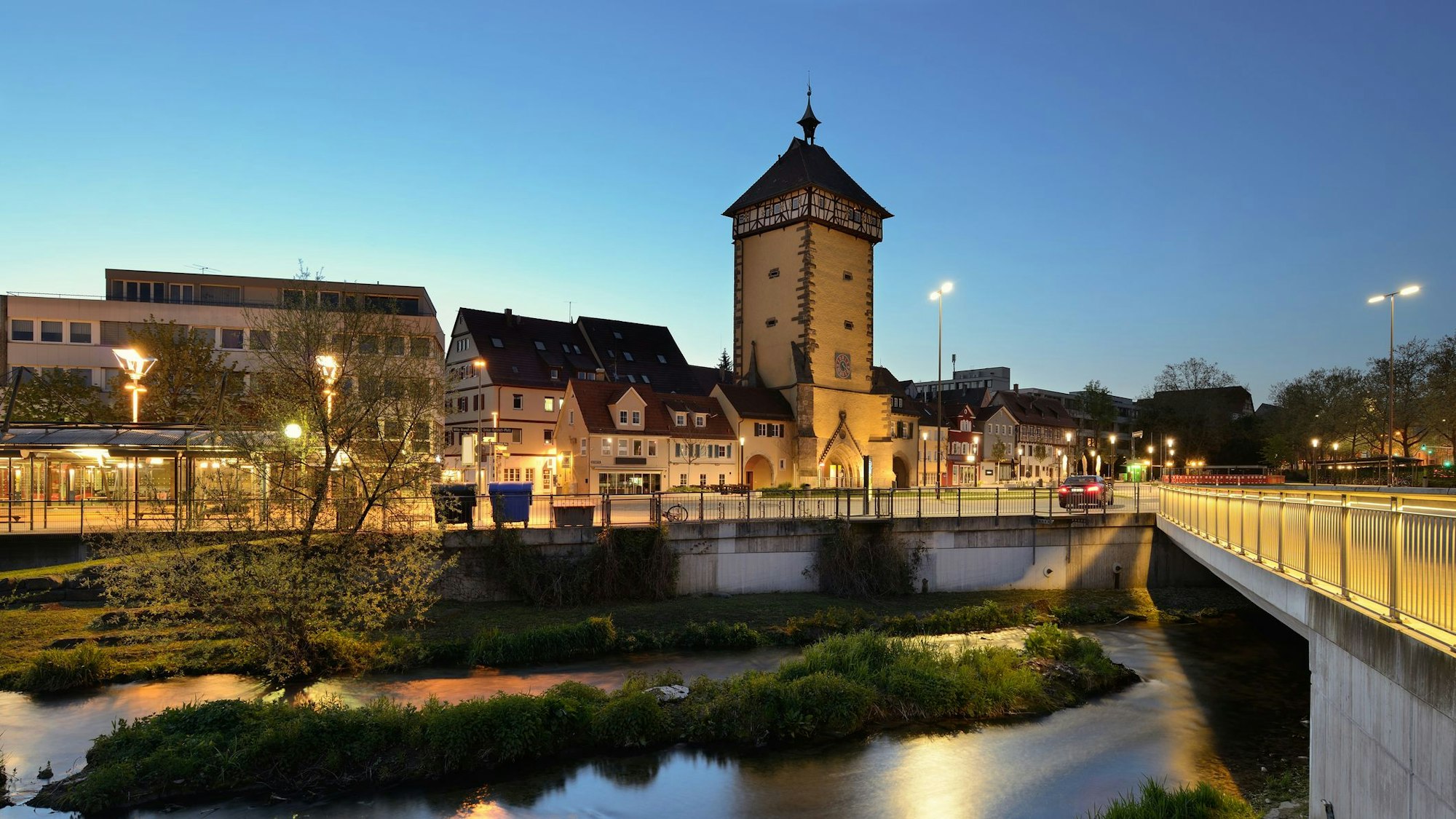 Stadtansicht von Reutlingen. Hier ist eine Seniorin in einem Kanal verunglückt