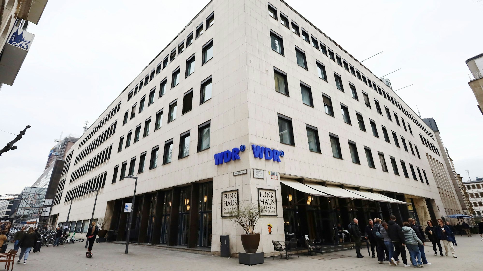 Das Funkhaus des WDR am Wallrafplatz.