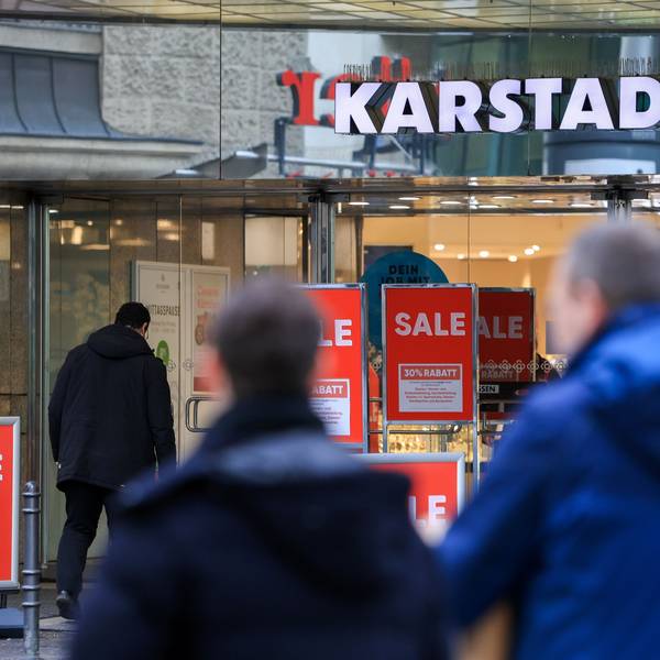 10.01.2024, Köln: Außenaufnahmen der Warenhäuser von Galeria Köln. Zum dritten Mal geht Galeria Karstadt Kaufhof in die Insolvenz.
Im Bild die Karstadtfiliale in der Breite Straße.
Foto: Michael Bause