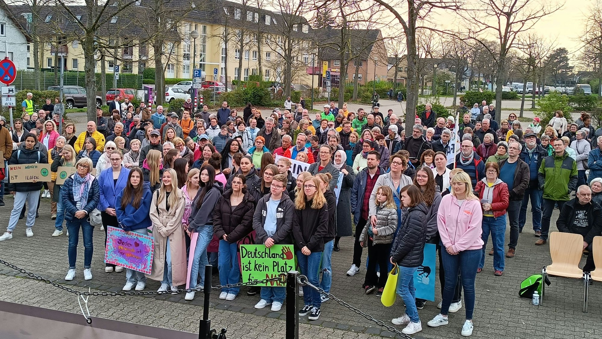 Auf dem Bild sind Demonstranten zu sehen.