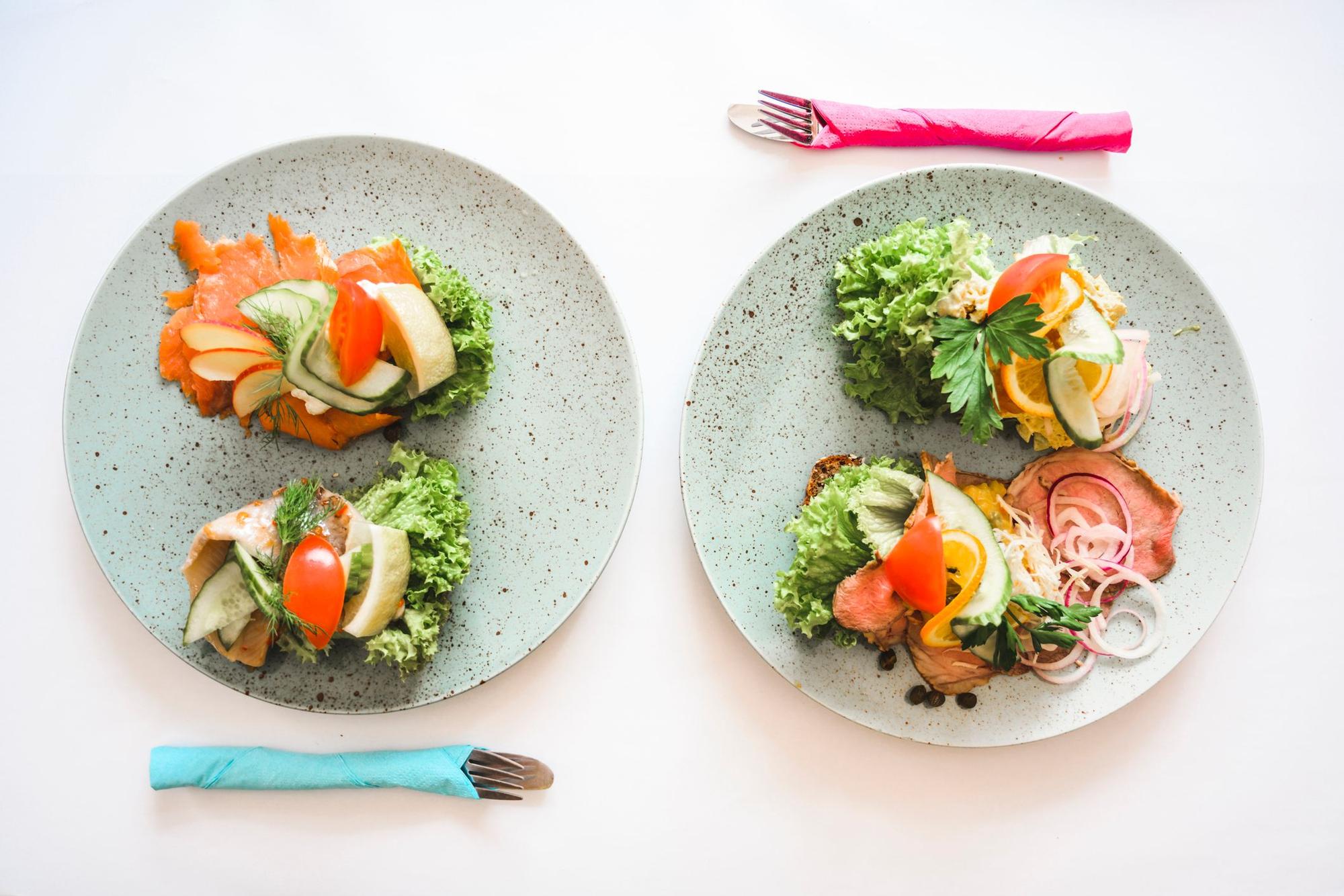 Smørrebrød auf Tellern