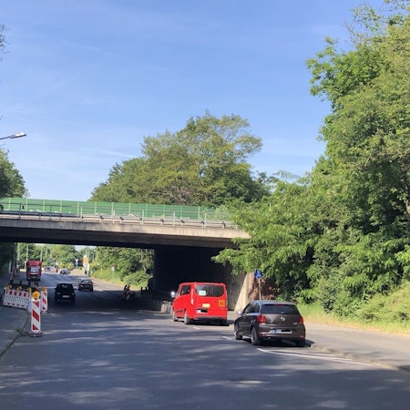 Auf dem Foto ist die Brücke am Mühlenweg zu sehen.
