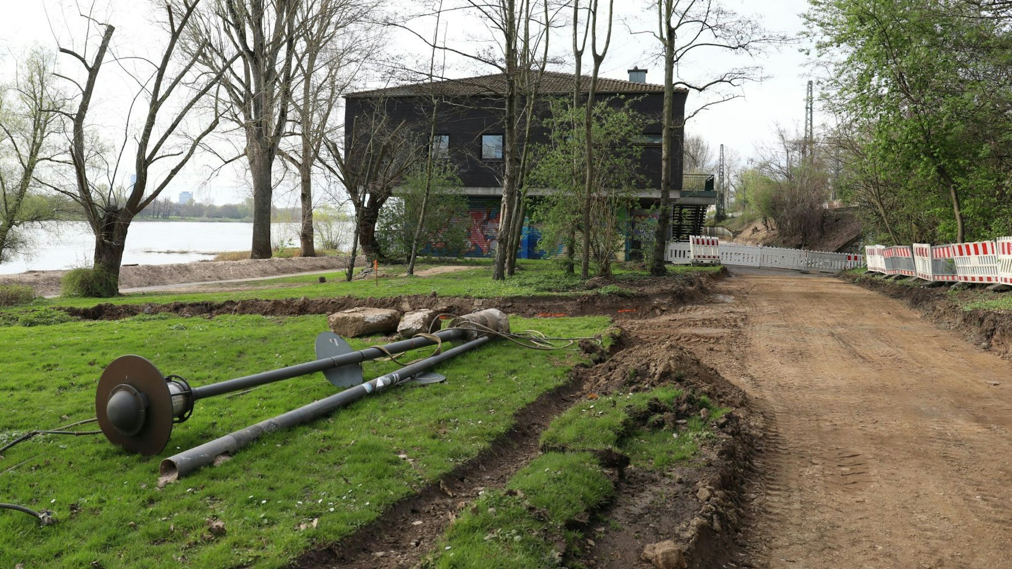 Granatenfund bei Bauarbeiten für Radweg zwischen Bonn-Oberkassel und Niederdollendorf